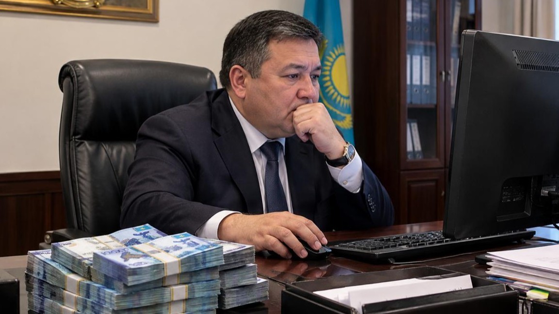 Чиновника из Уральска уволили из-за ставок