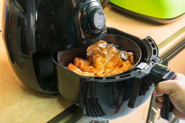 Что приготовить в аэрогриле: 5 простых рецептов, которые получаются вкуснее, чем в духовке