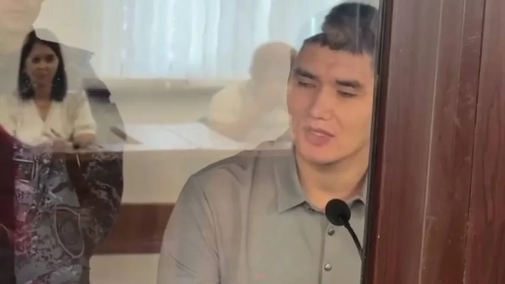 «Өлім жазасына дайынмын»: Атыраудағы қанды қылмыс бойынша айыпталушы өз кінәсін мойындады