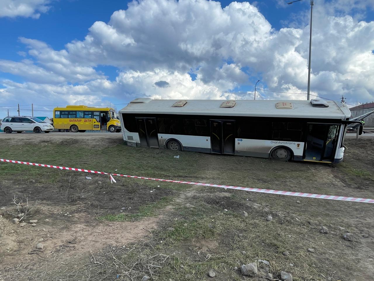 ДТП со школьным автобусом в ЗКО: водитель маршрутки водворён в ИВС
