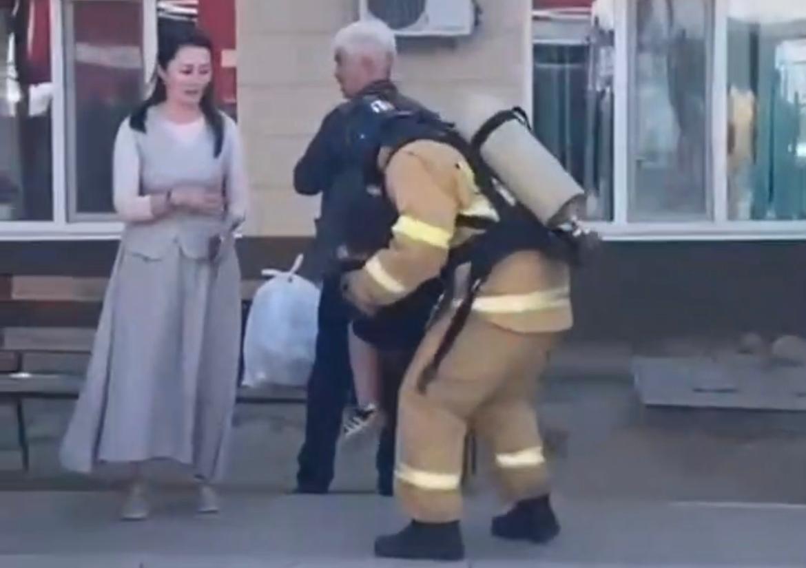 Атырауда көпқабатты үйде қызыл жалын тұтанды