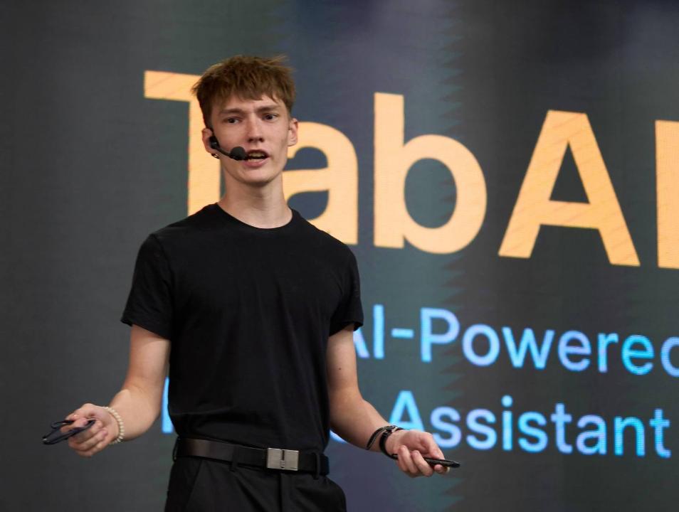 Школьник из Казахстана получил грант от Google