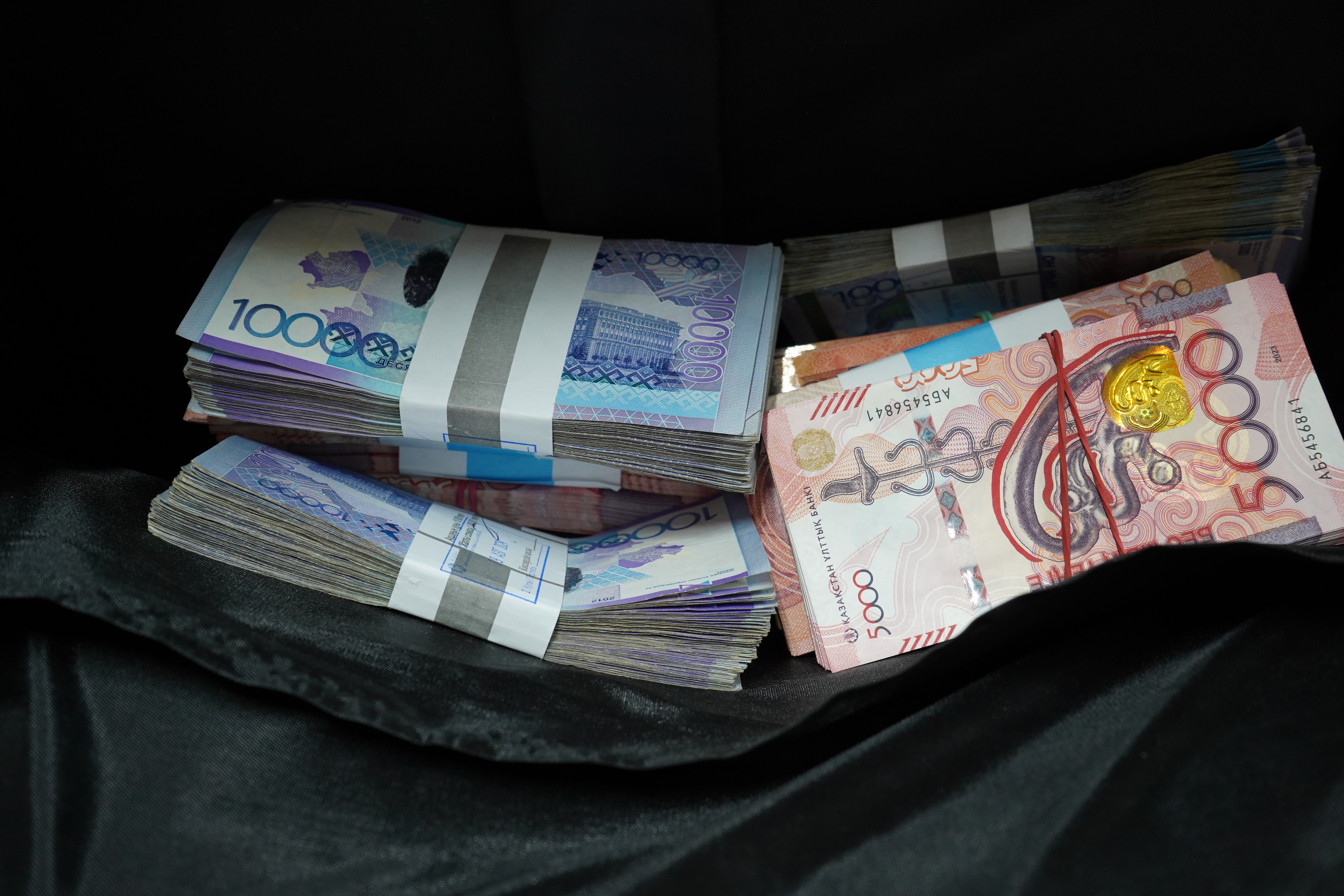 Оралда 1,6 млн теңгені қолды қылған баукеспе ұсталды