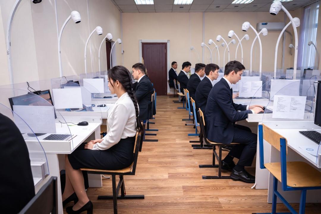 Смарт-очки и микронаушники не помогли: Миннауки подвело итоги первой недели основного ЕНТ-2026