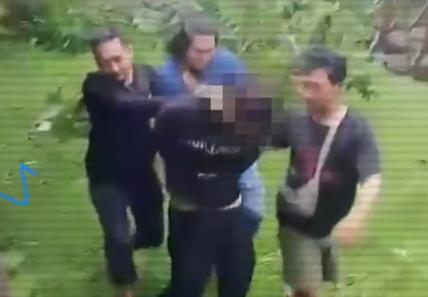 Убийство пожилых супругов в Атырау: появилось видео задержания подозреваемого в Индонезии
