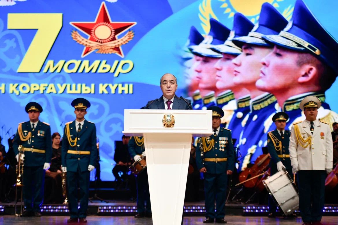 БҚО әкімі өңір халқын Отан қорғаушылар күнімен құттықтады