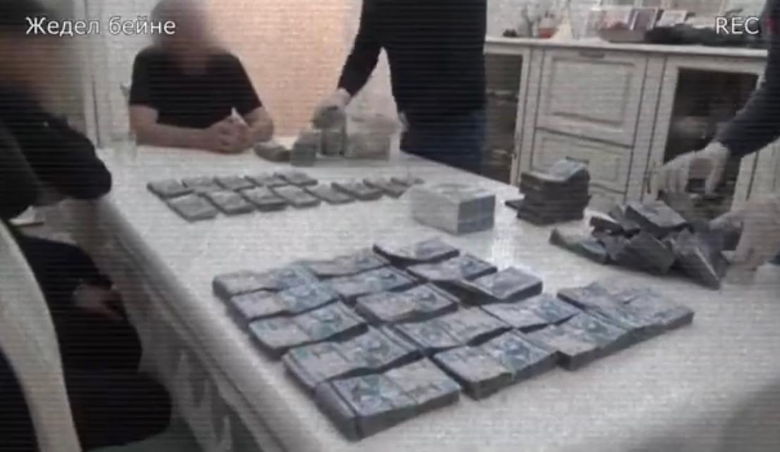 Задержание за взятку: опубликовано видео с участием главы управления госдоходов ЗКО