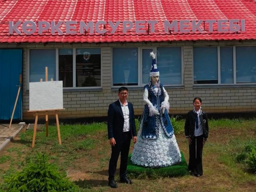 Ақтөбелік оқушы тұрмыстық қалдықтардан эко-арт туынды жасады