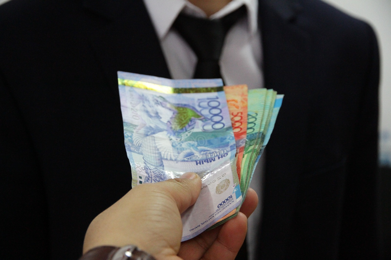 Долги по зарплате на 719 миллионов и тысячи нарушений выявили на предприятиях Казахстана