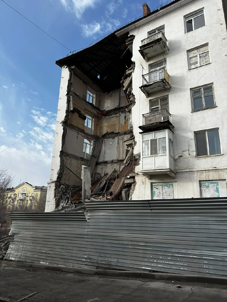 Апатты тұрғын үйдің бір бөлігі құлады