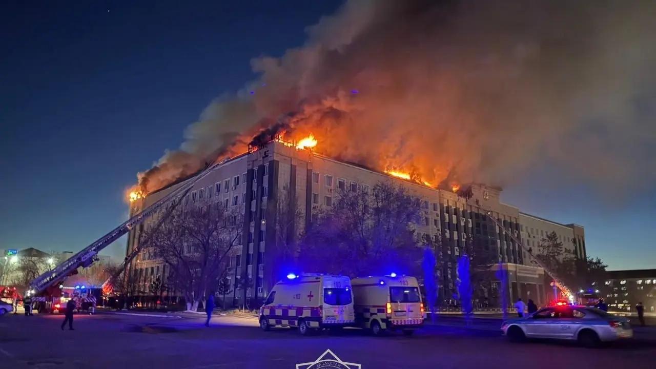 Названа предварительная причина пожара в акимате Актобе