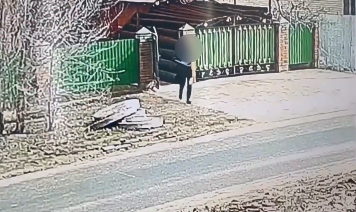 В ЗКО парень украл у родной тёти золото и Dyson на 2 миллиона тенге
