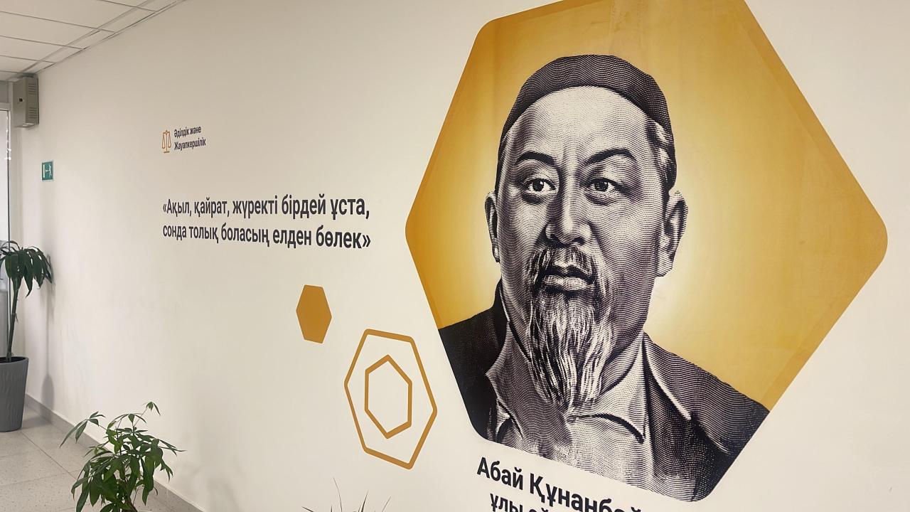 В Казахстане утвердили общий брендбук для всех школ