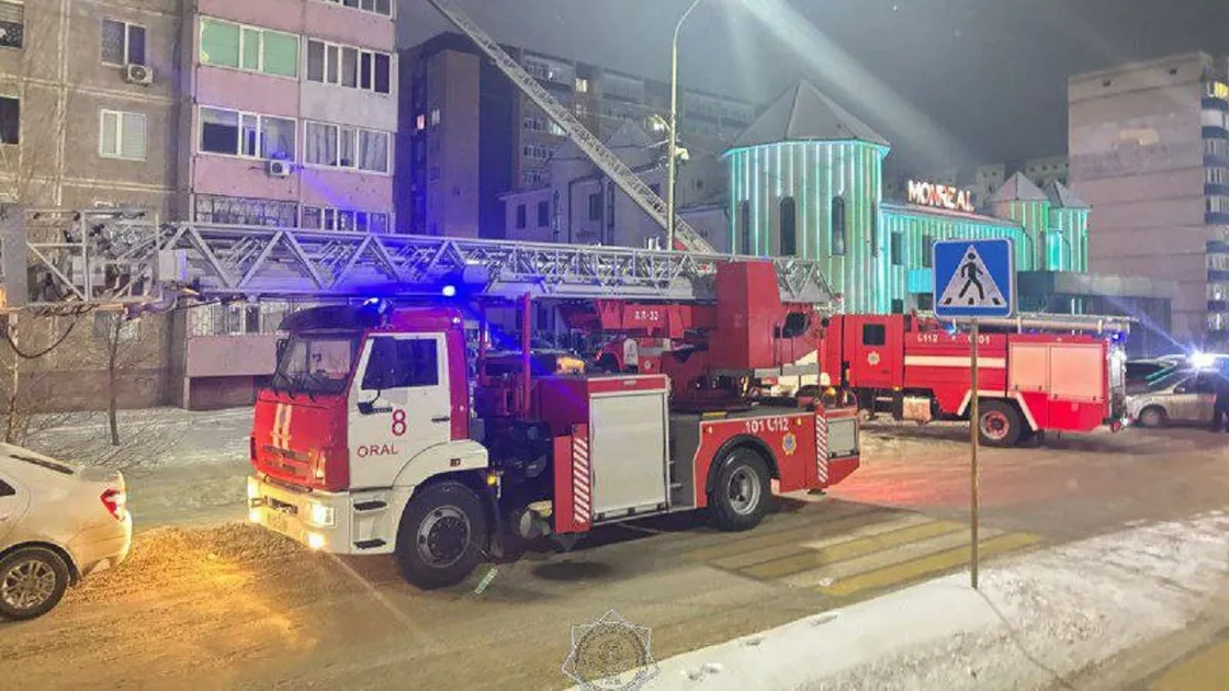 14 человек эвакуировали из пятиэтажки из-за пожара в ЗКО