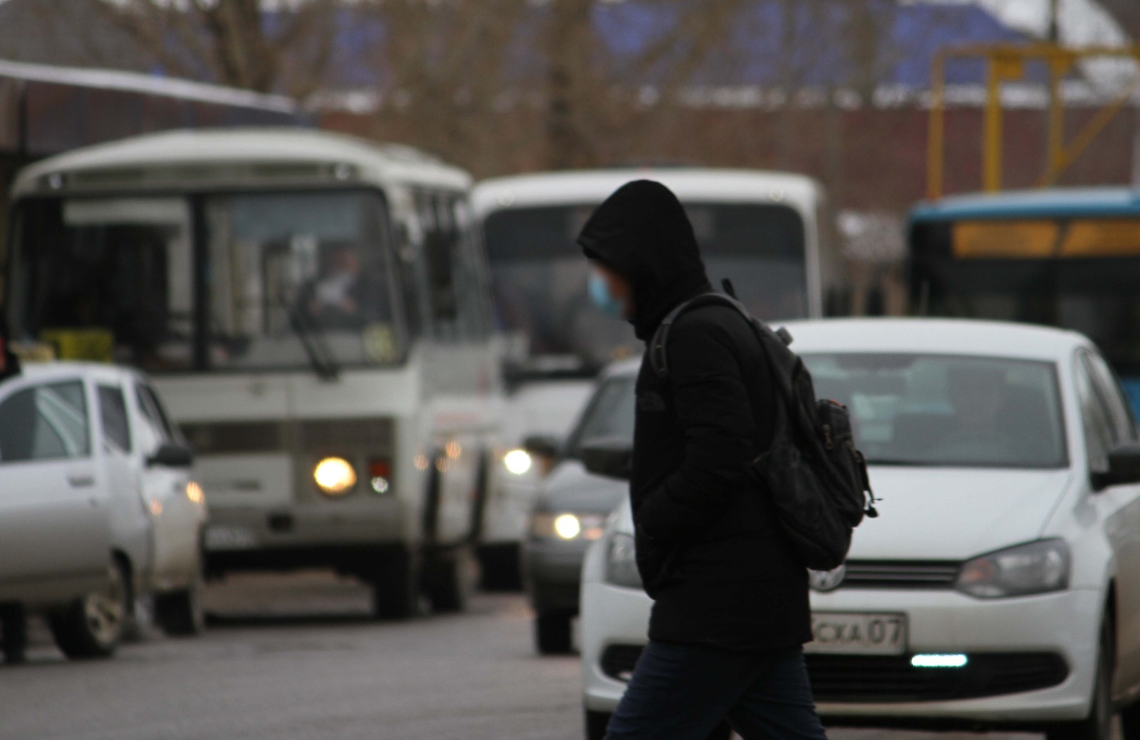 В ЗКО двоих мужчин осудили за сталкинг