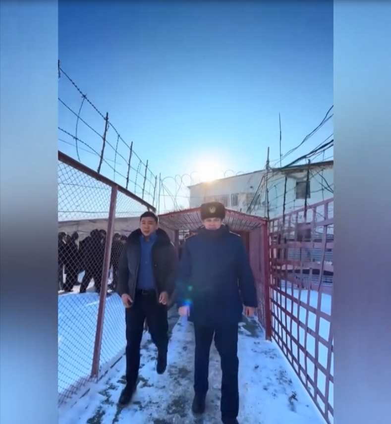 Шоковая терапия: Студентам Атырау показали камеры, где сидят закладчики
