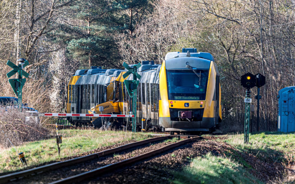 Поезда столкнулись лоб в лоб 17 пострадавших четверо в тяжёлом состоянии