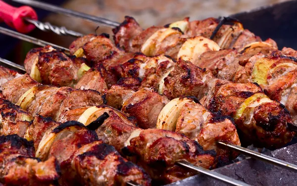 Шашлык по звёздам: какой знак зодиака готовит мясо лучше всех?