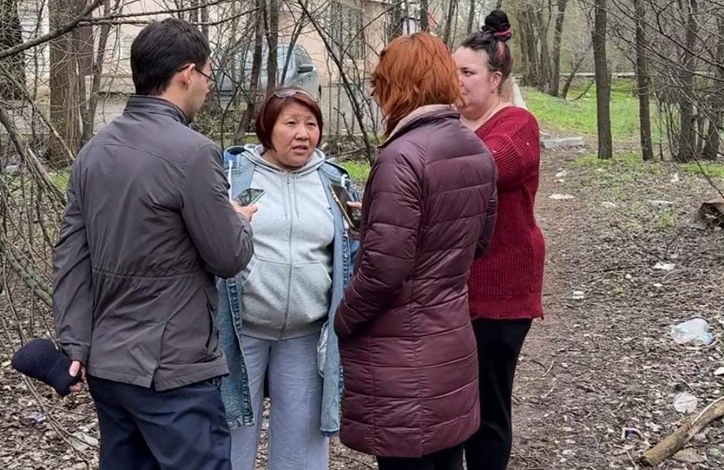 Вонь и алкаши: вместо заброшенного здания уральцы просят возвести сквер