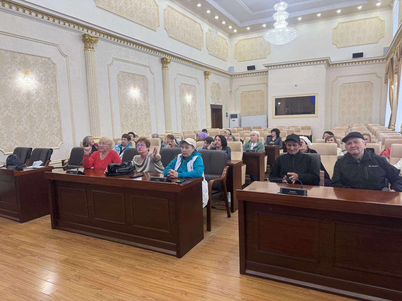 «Даже тело переправляли на лодке»: в Уральске дачники требуют вернуть речной транспорт