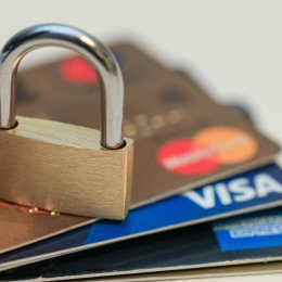 Карта заблокирована: как быстро снять ограничение со счёта через Telegram