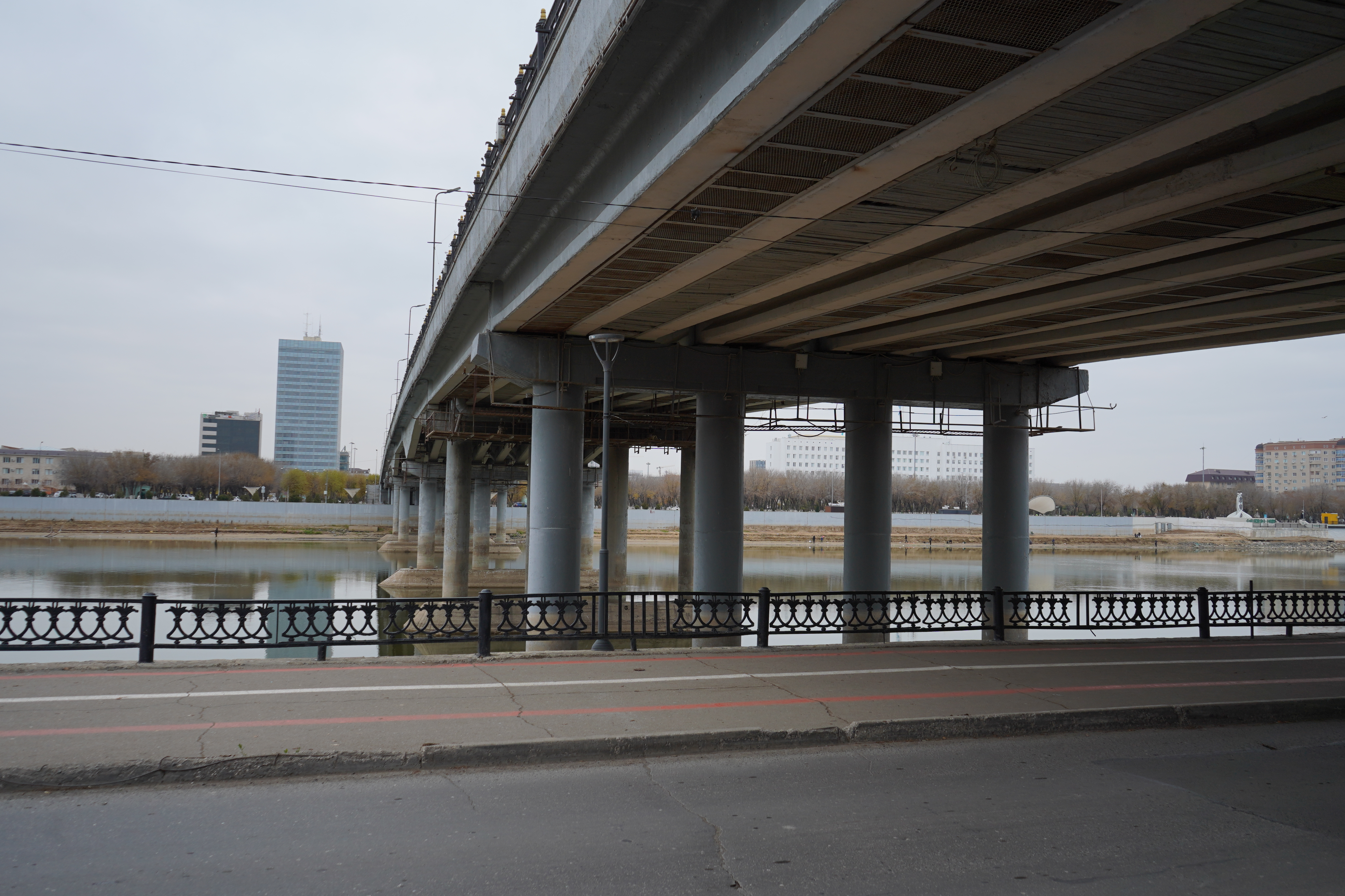 В Атырау главный мост через Урал реконструирует китайская компания