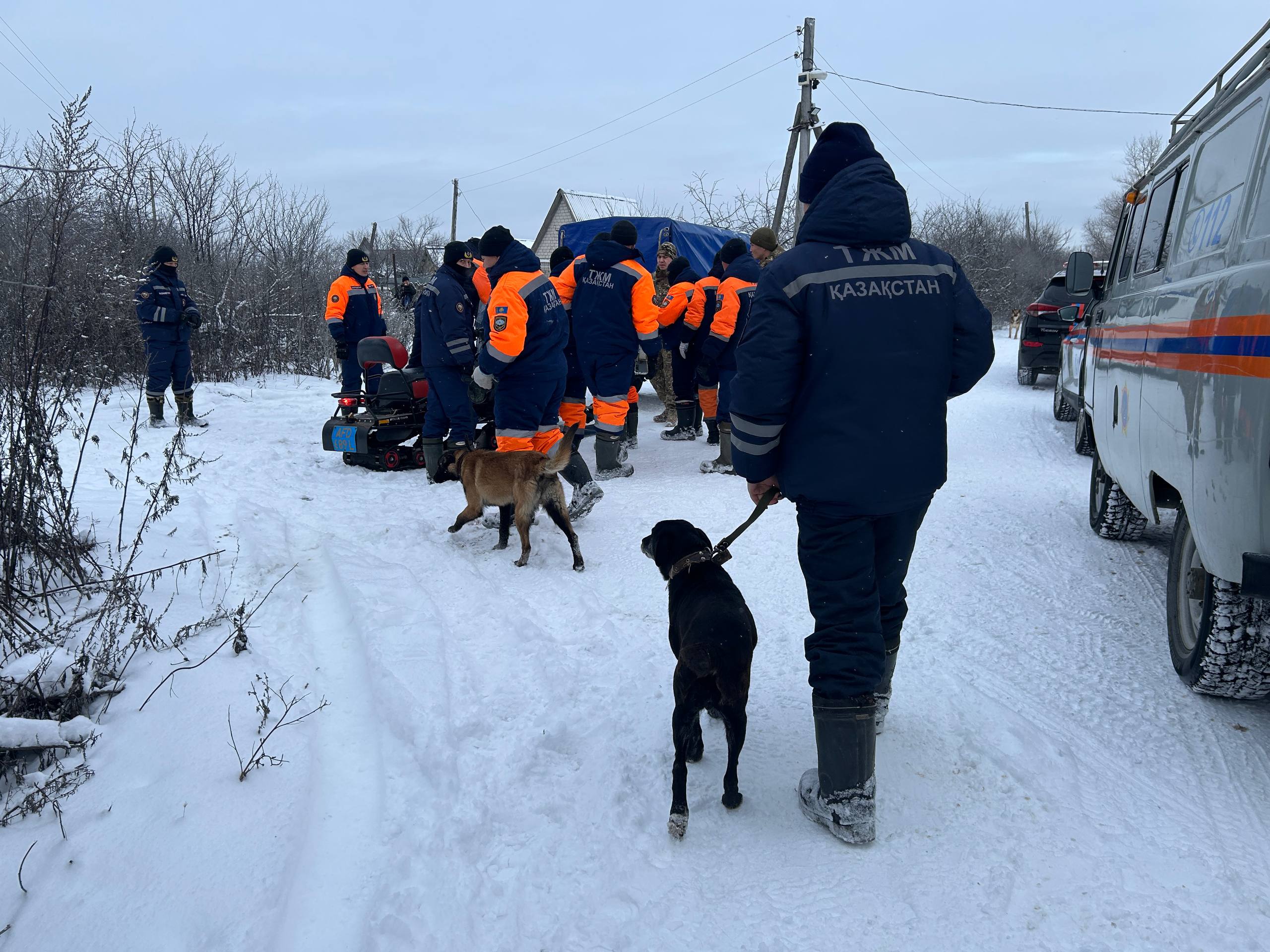 Семья пропала под Атырау: поиски детей приостановили