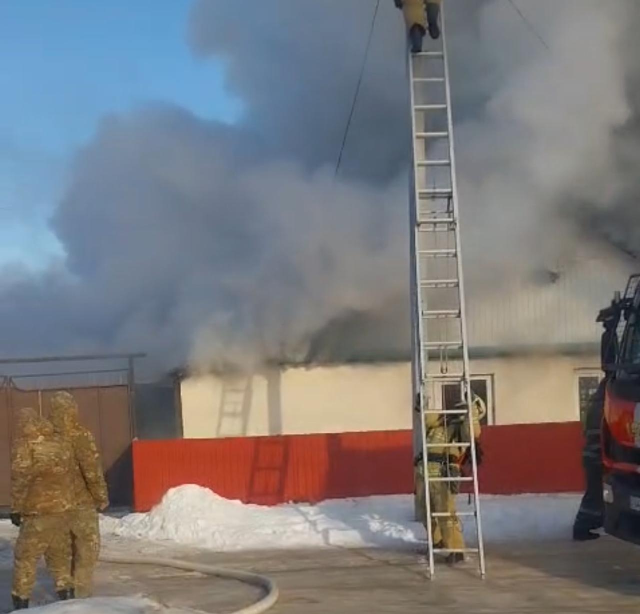 Жилой дом сгорел в Уральске