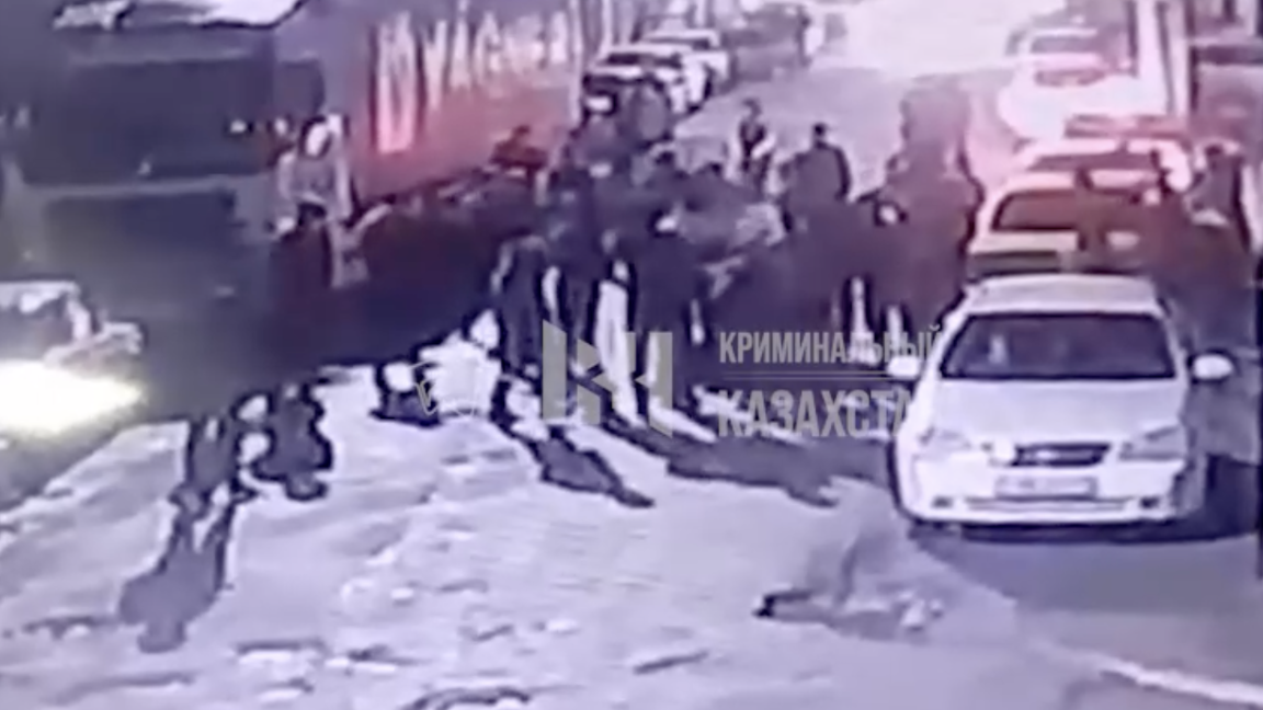 20 жастағы жігіт көкпардан кейін аяусыз соққыға жығылған