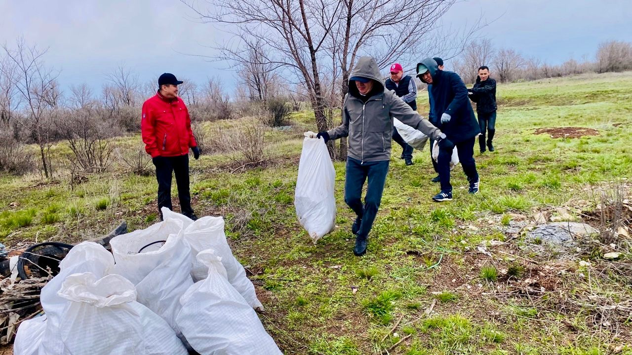 760 тонн мусора собрали за один день в ЗКО