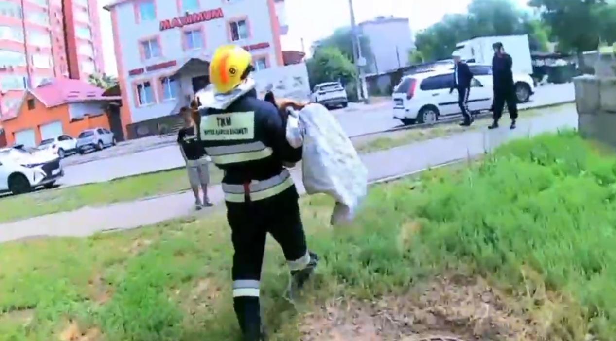 В Уральске из-за подгоревшей еды едва не погибла запертая в квартире пенсионерка