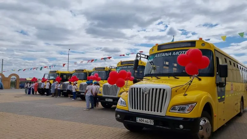 Пять новых школьных автобусов появились в Уральске