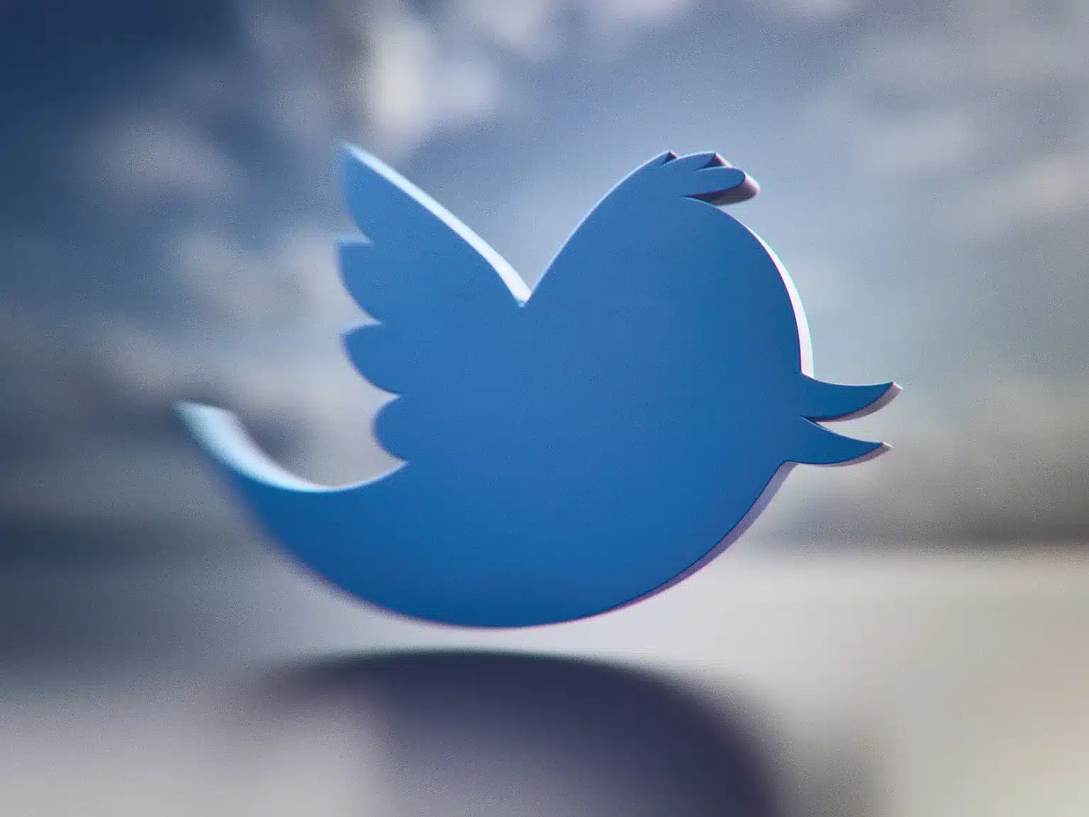 Twitter сменит логотип