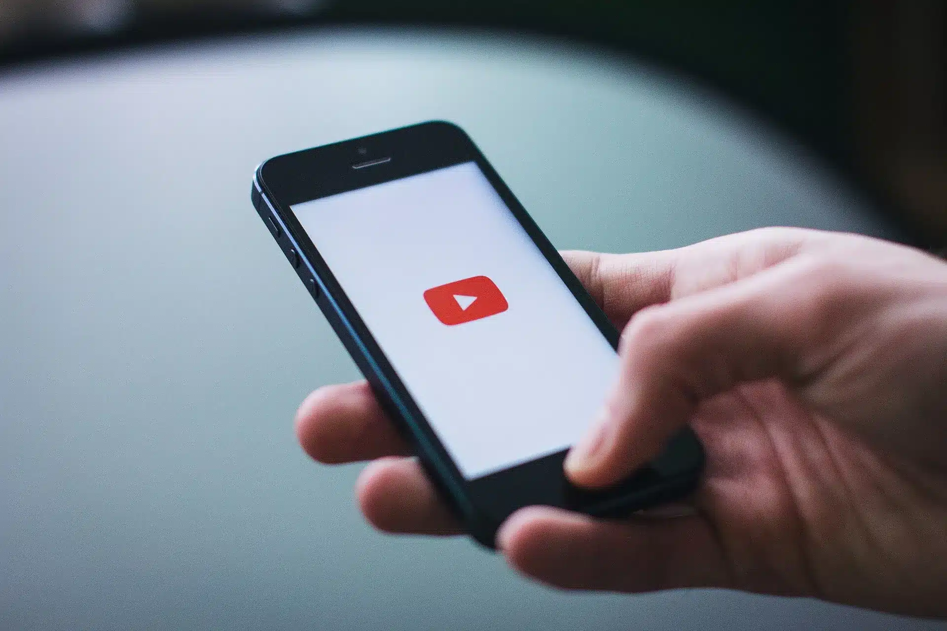 Пользователи в России массово сообщают о недоступности YouTube