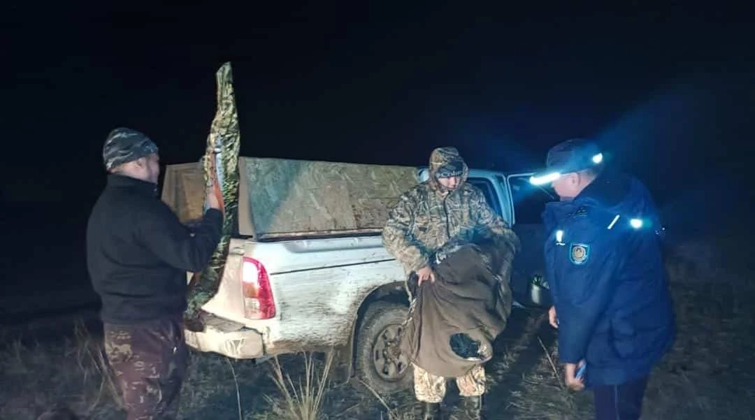 Ружьё и боеприпасы нашли у четверых мужчин в Бурлинском районе