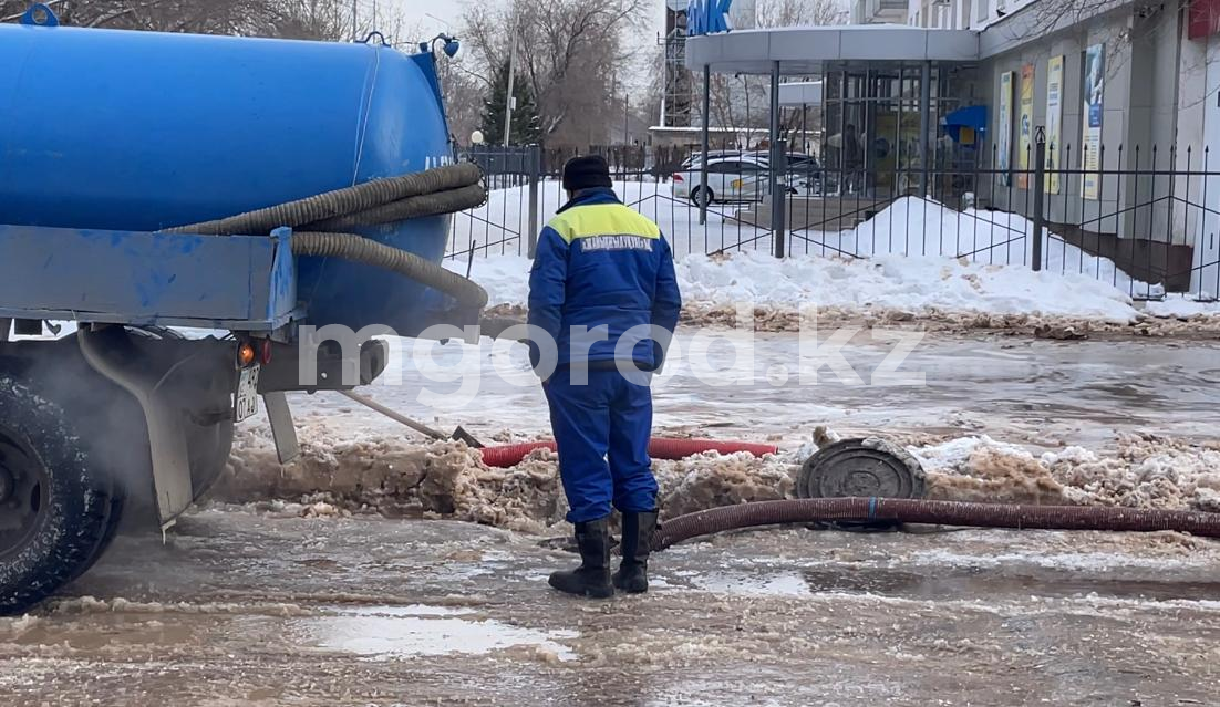 Что происходит на месте аварии на трубопроводе в Уральске