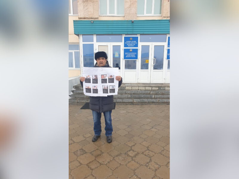 Житель ЗКО требовал уволить районного акима на одиночном пикете
