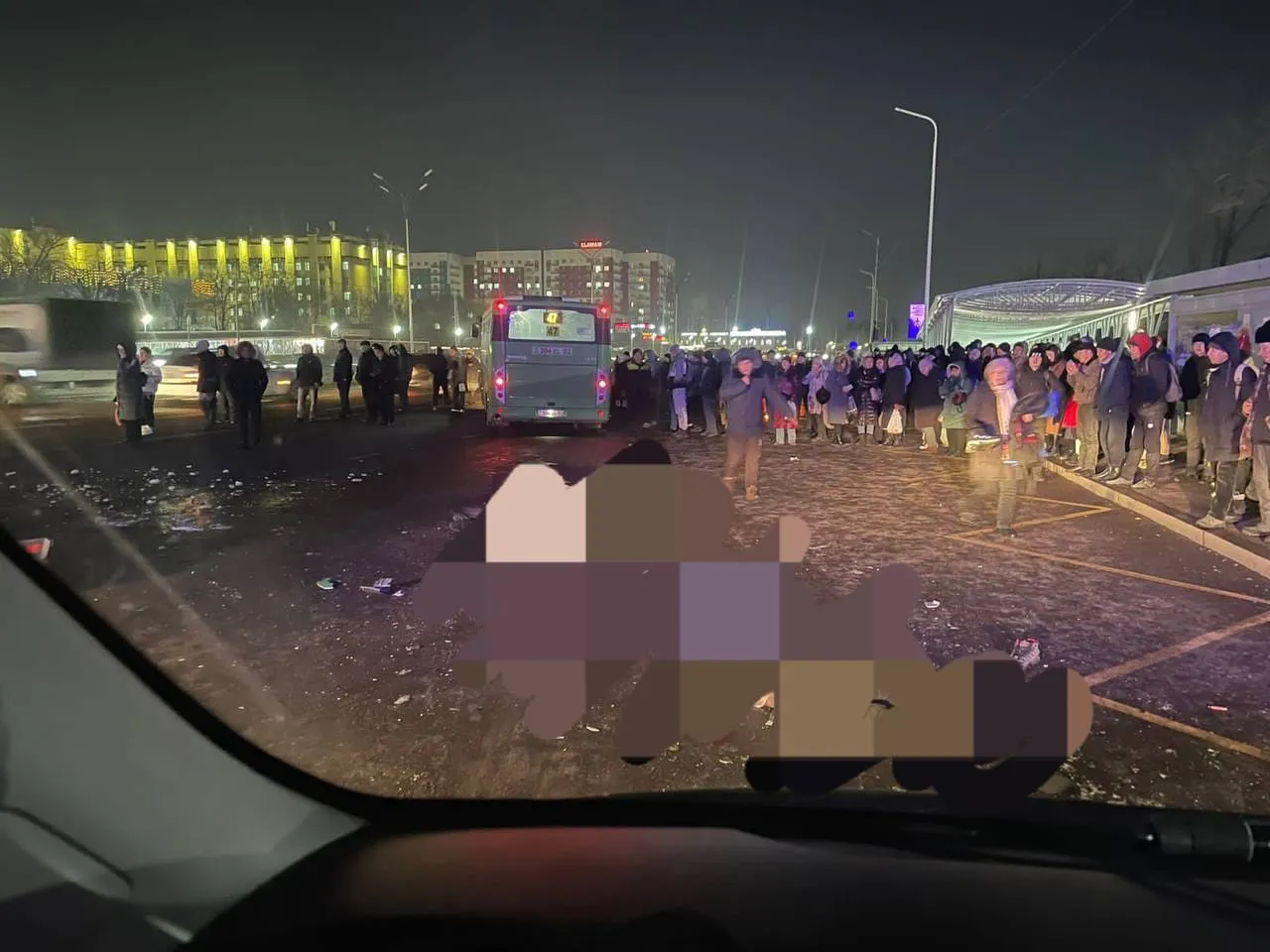 Автобус врезался в толпу людей в Алматы: водитель вину не признает