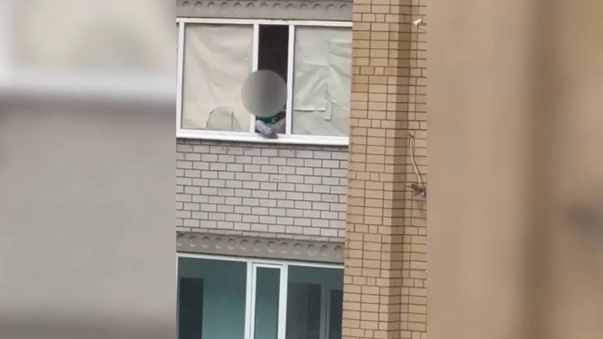 Трое детей выпали из окон в Актобе с начала года