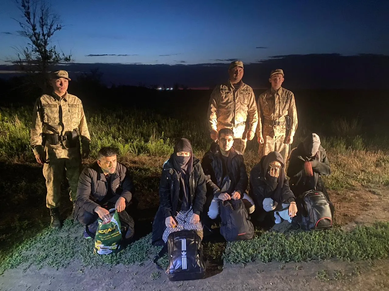 Граждане Афганистана заплатили по 7 тысяч долларов «проводникам», чтобы перейти госграницу в ЗКО