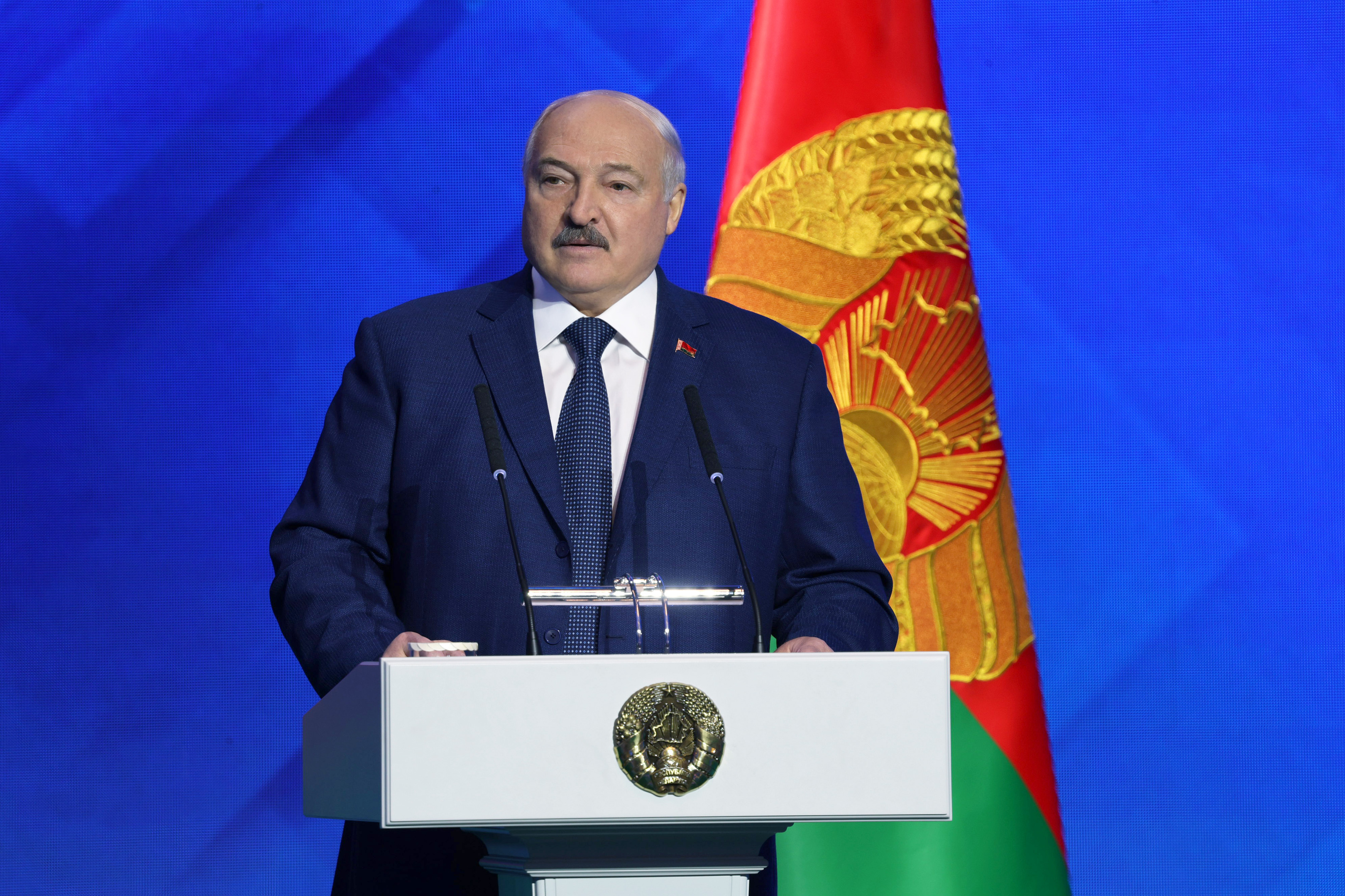 Лукашенко возмущён взаимодействием с Казахстаном в части авиасообщения
