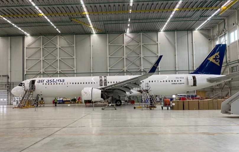 Почти 23 млн тенге потребовала Air Astana от казахстанки за открытие аварийного выхода