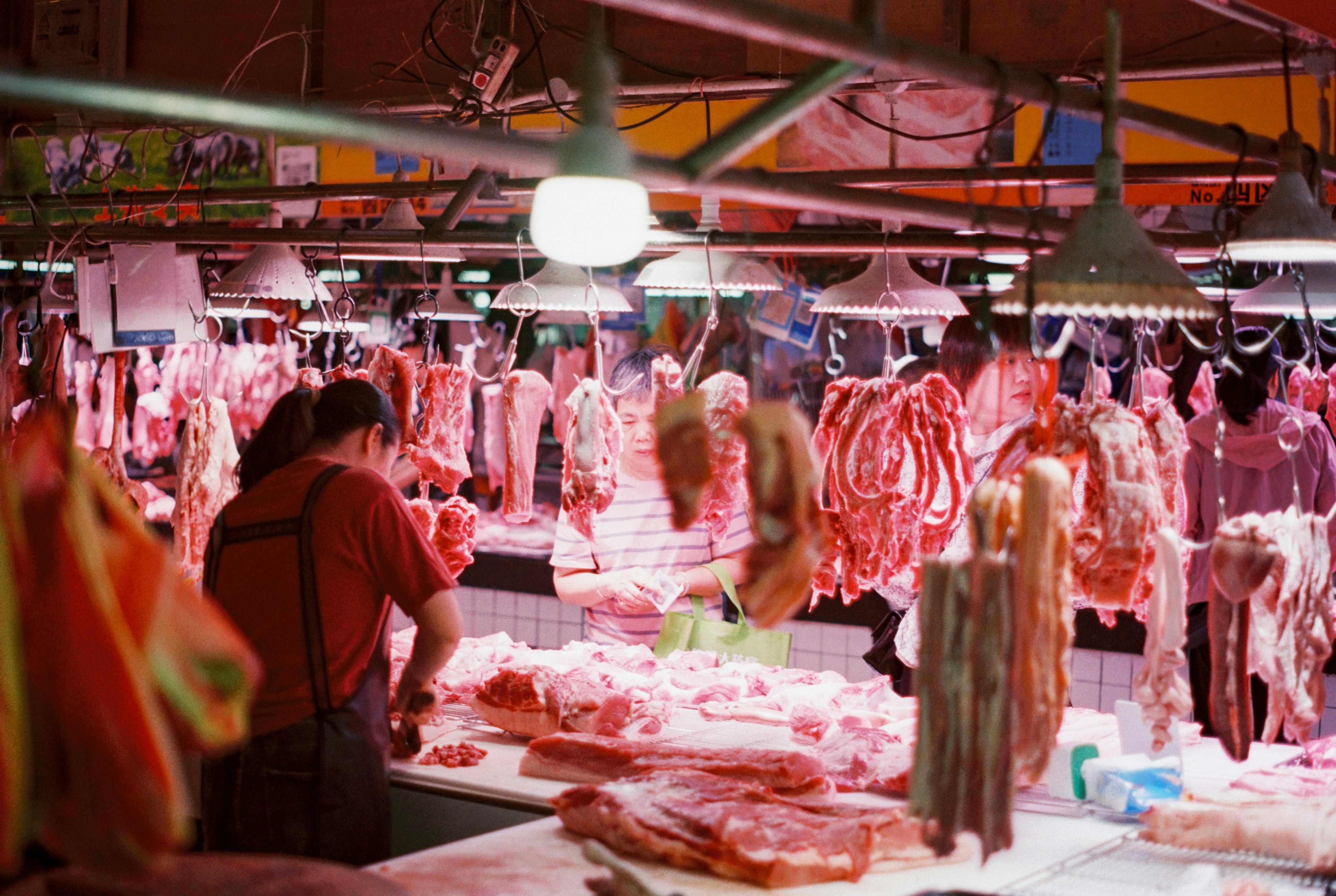 Цены на говядину в Казахстане растут быстрее, чем на соцпродукты