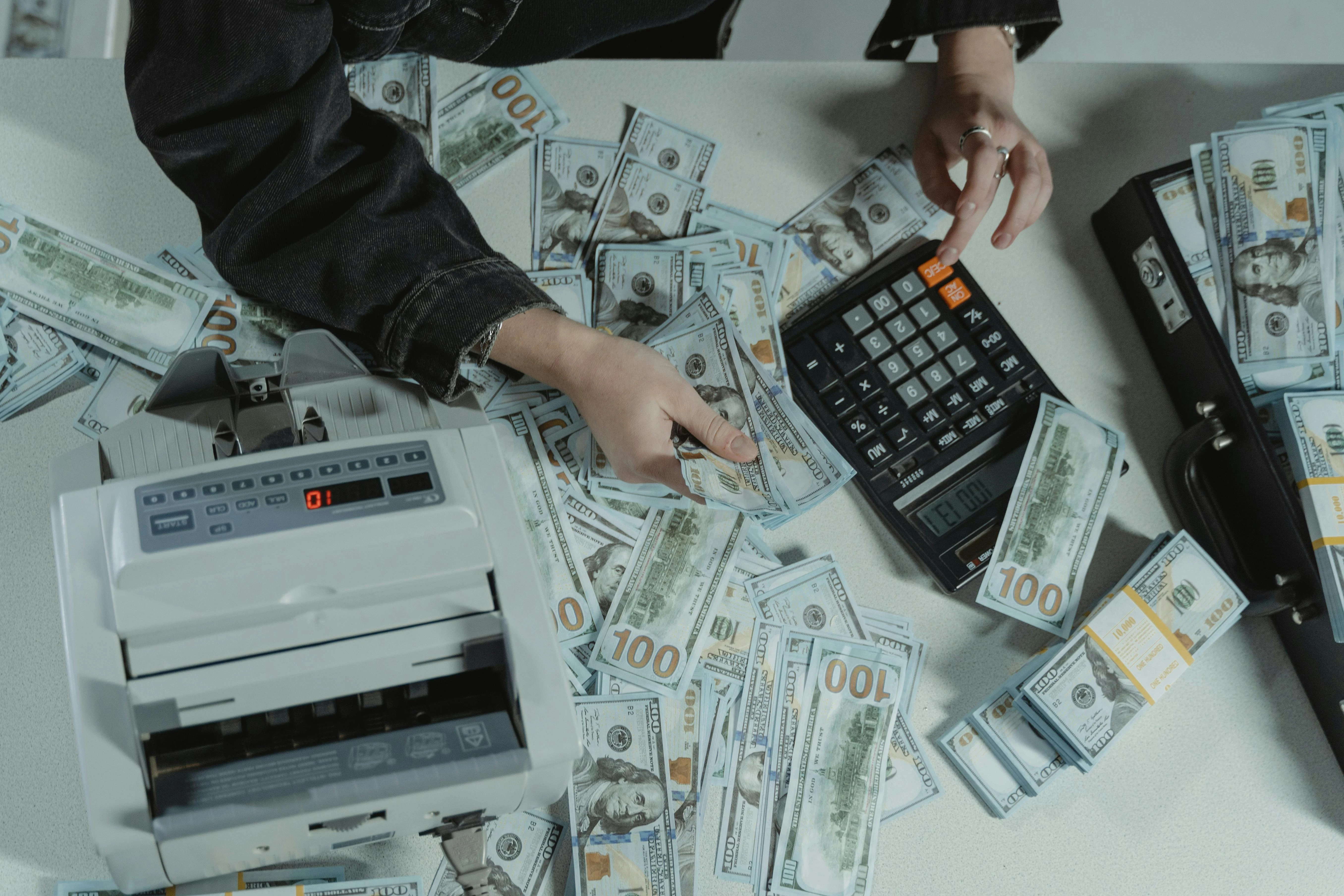 Атырауда 40 млн теңгеге азаматтарды алдаған алаяқ сотталды
