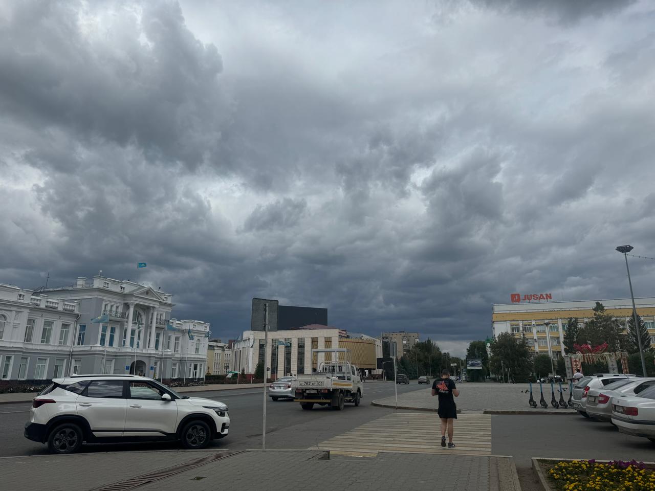 Дождь с грозой и ветром ожидаются на Западе Казахстана 14 июня