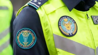 Полицейские разыскали 76-летнего пенсионера, застрявшего на автомобиле в степи ЗКО
