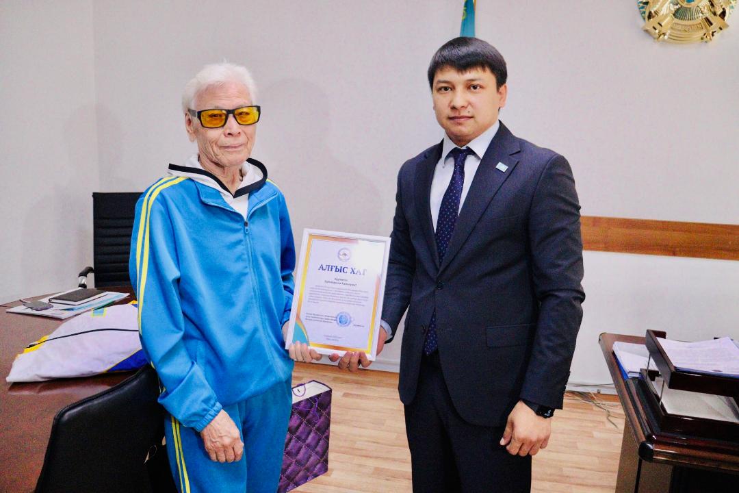 БҚО-да ардагер спортшы 80 шақырымды жаяу жүріп бағындырды
