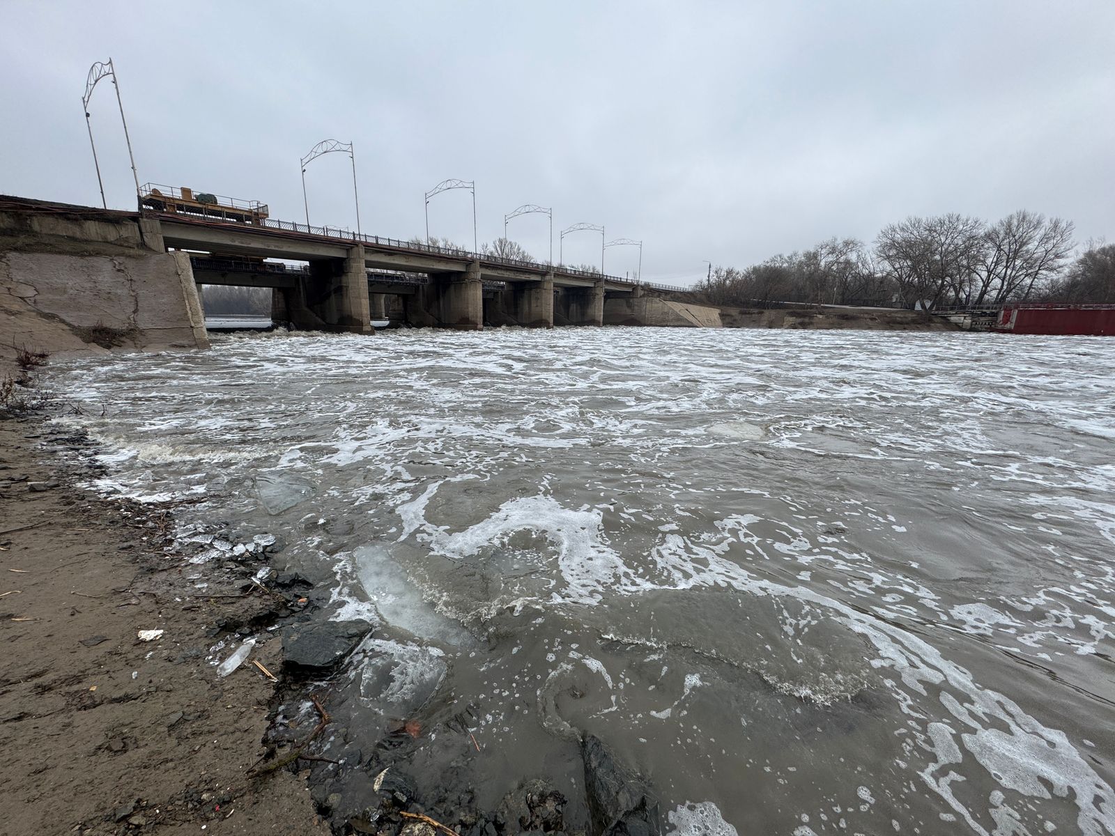 В Уральске поднимается уровень воды
