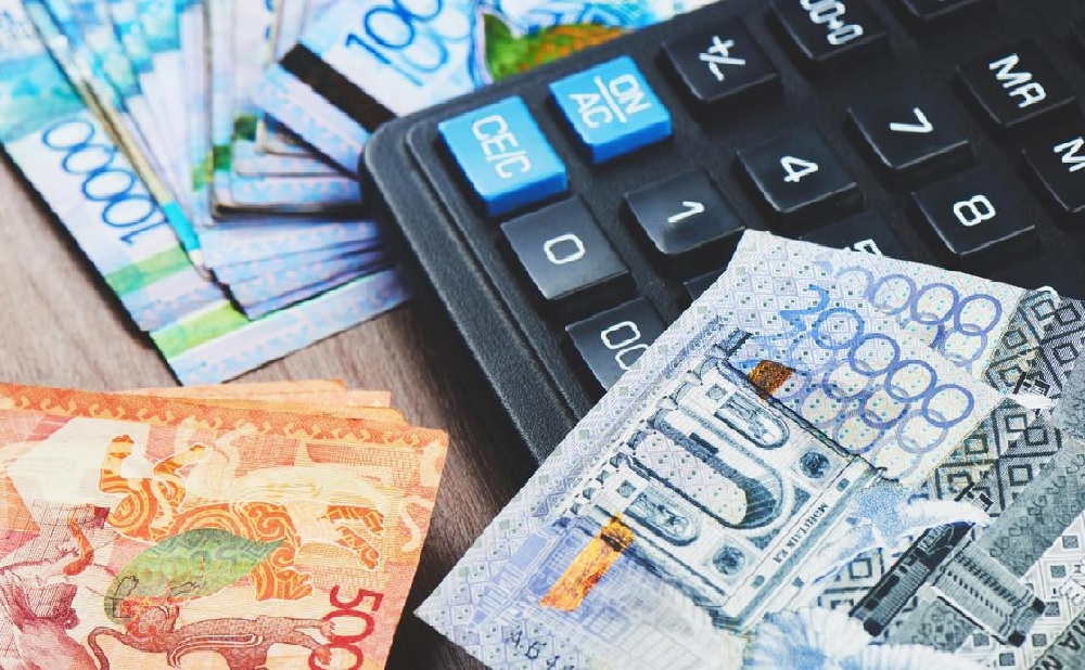 Работающим пенсионерам в Казахстане хотят приостановить выплаты