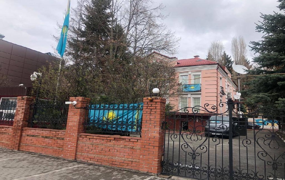 Казахстанцев призвали покинуть территорию Украины